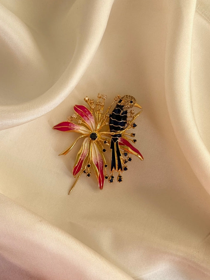 Brooch for Women's Saree: How to Style a Saree With a Brooch