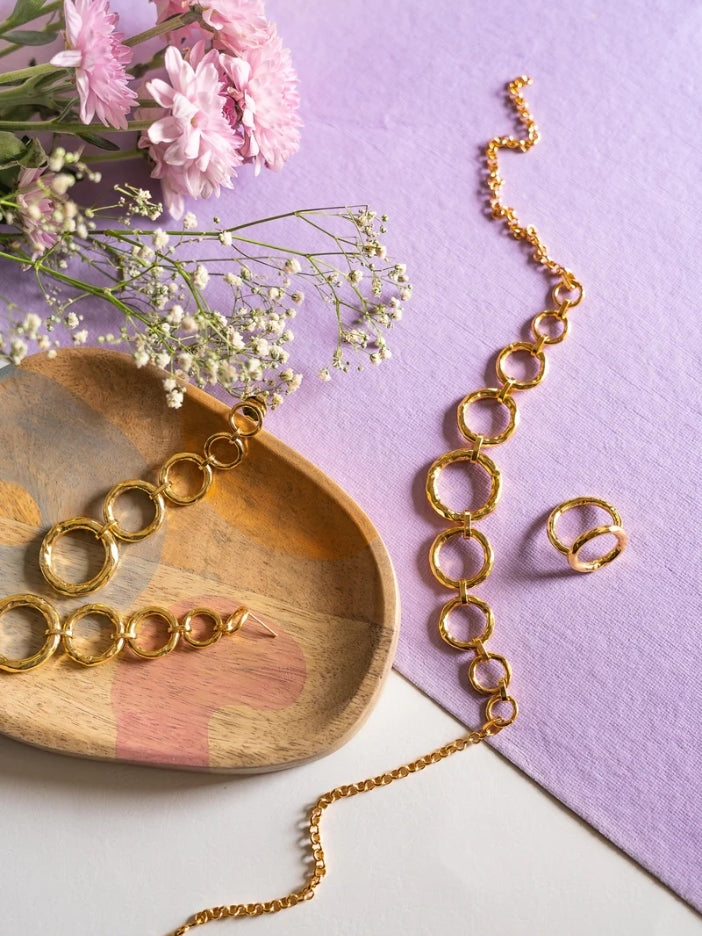 Top 9 Necklaces for V-Neck Dresses for a Perfect Look