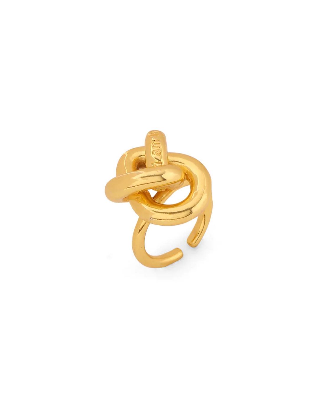 Kiara Advani in Classic Knot Ring