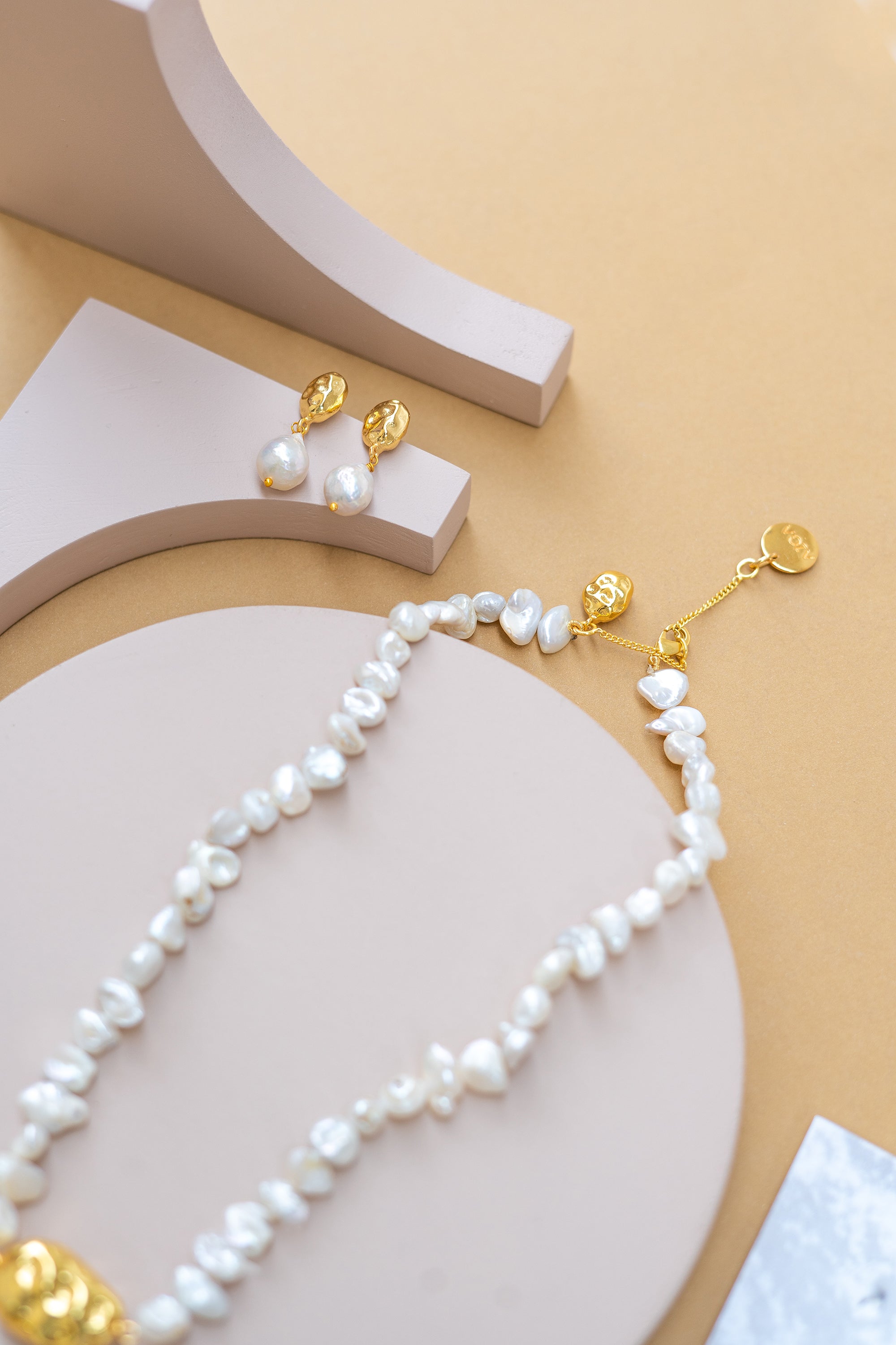 Pebble baroque earrings