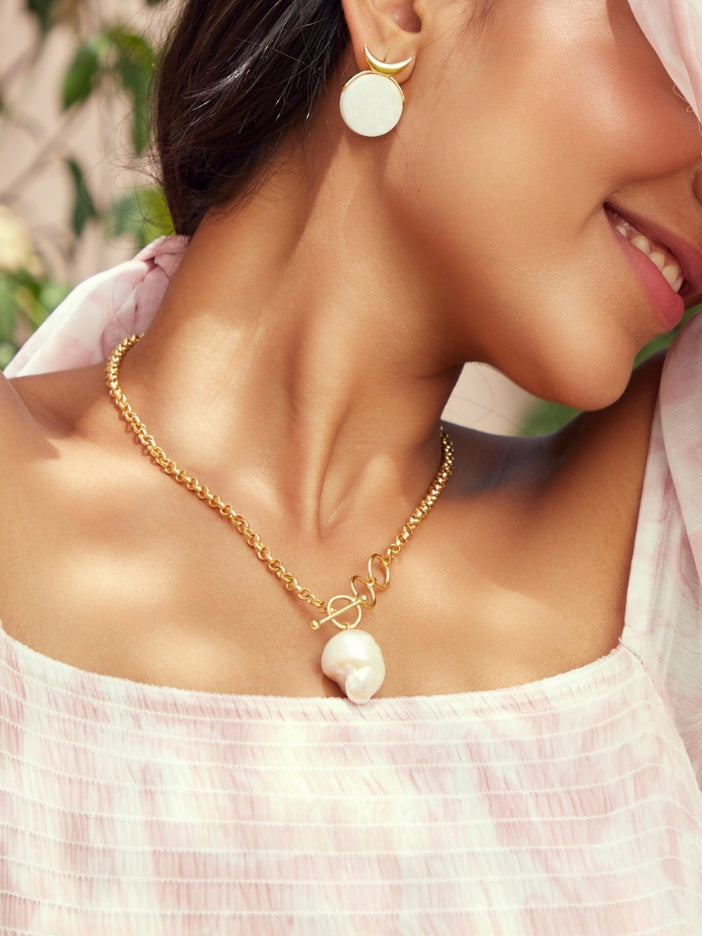 4 Necklaces That Transform Boat Neck Dress Looks (2026)