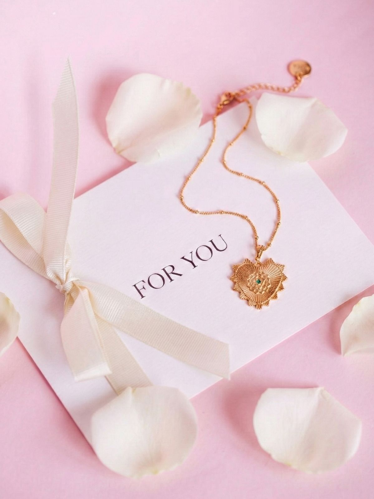 Best Valentine’s Day Gifts That Will Make Her Fall in Love with You All Over Again