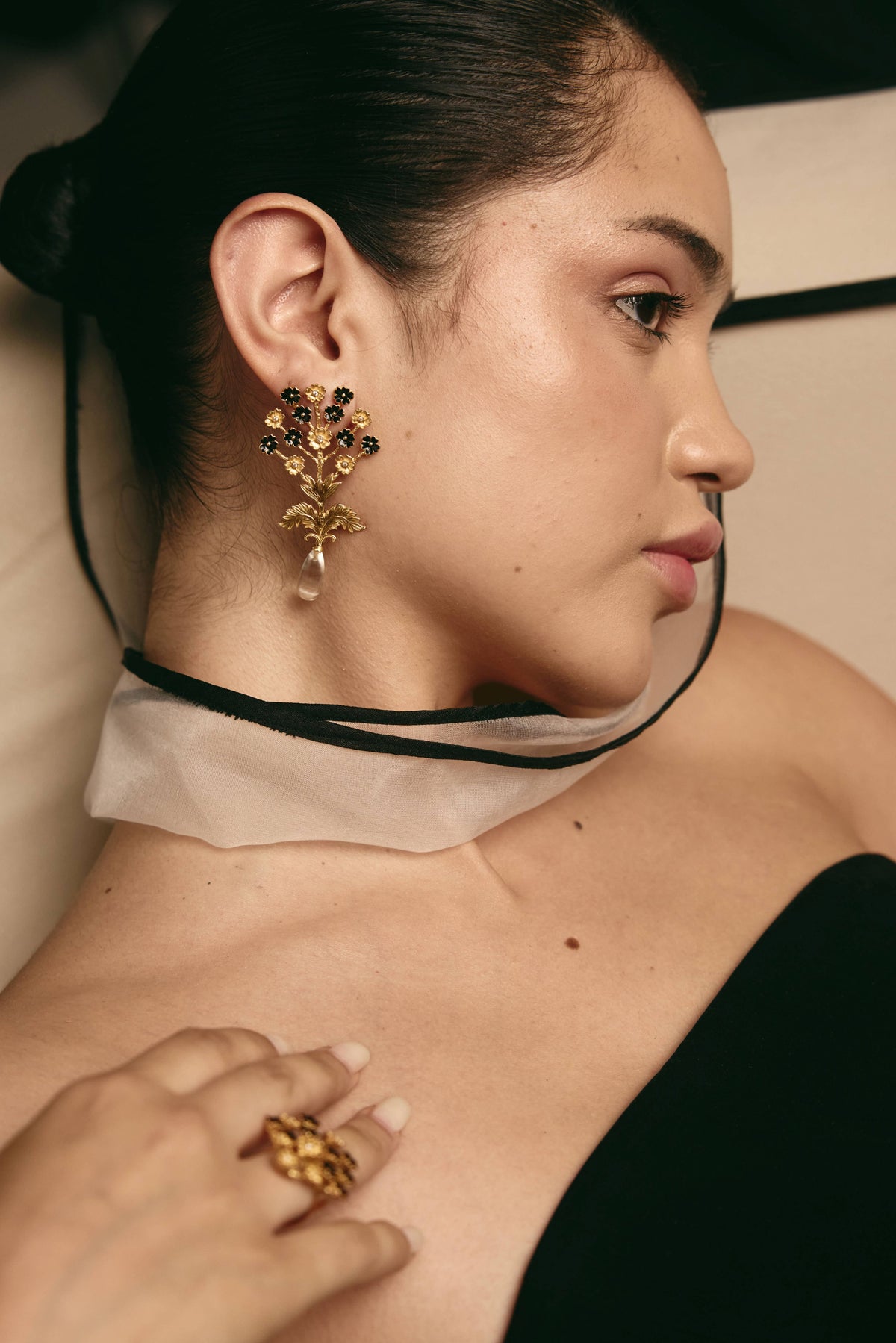 Zora Élan Floral Earrings