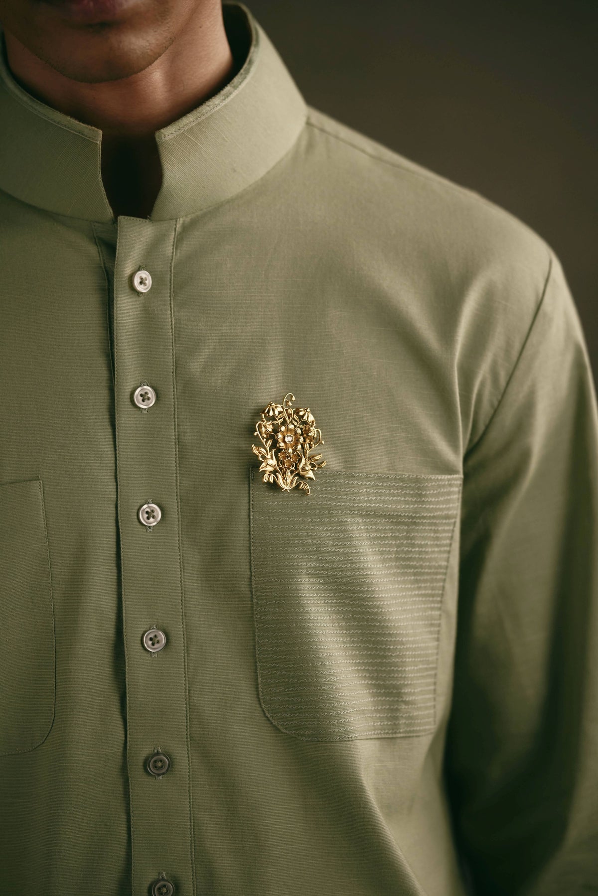 ROYAL MOTIF BROOCH