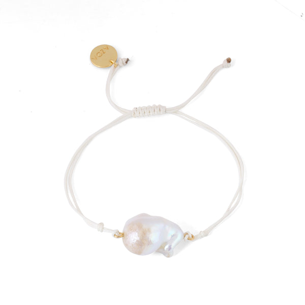 Baroque pearl macrame bracelet