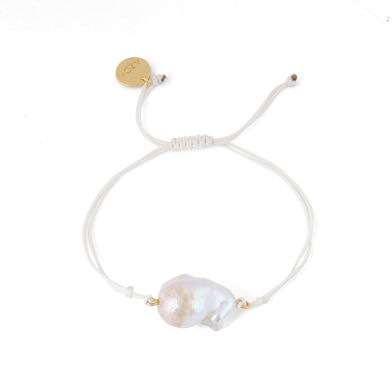 Baroque pearl macrame bracelet
