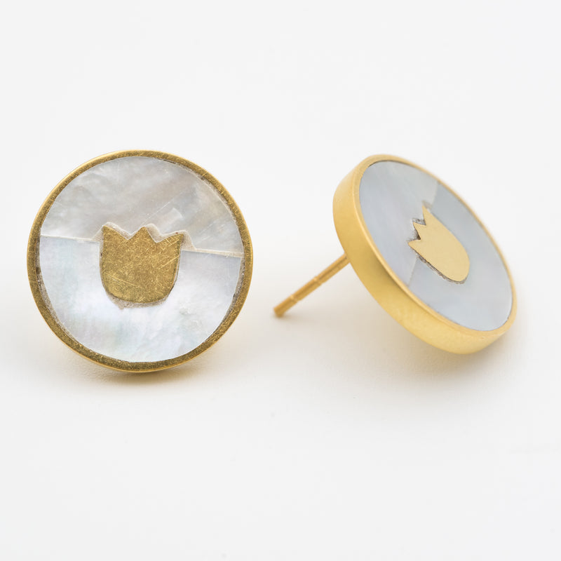 Sézane Celeste Mother of Pearl Earrings - Kate Middleton Jewelry - Kate's  Closet